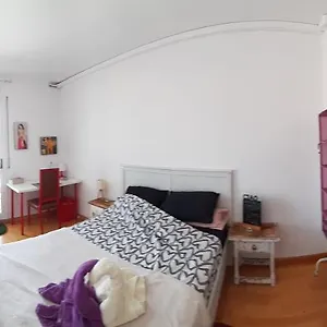 Habitación con baño y terraza privada grande y luminosa Sabadell
